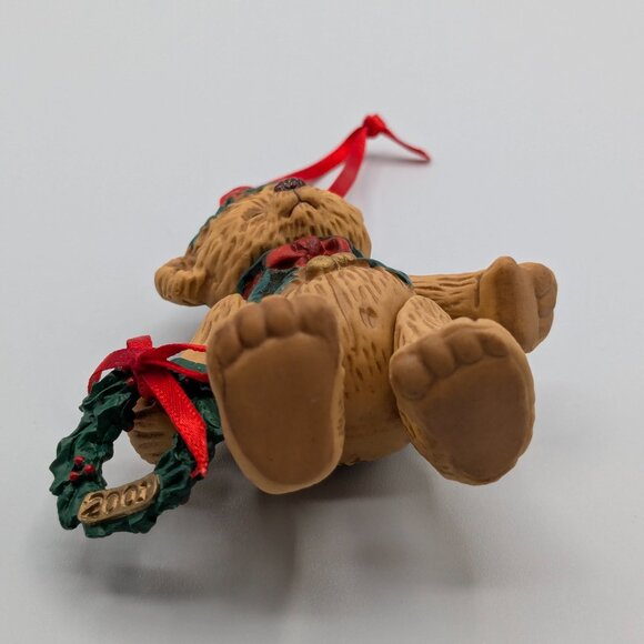 Hallmark Keepsake Gift Bearers 2001, 3rd in Series, Vintage Porcelain Ornament - Picture 6 of 10